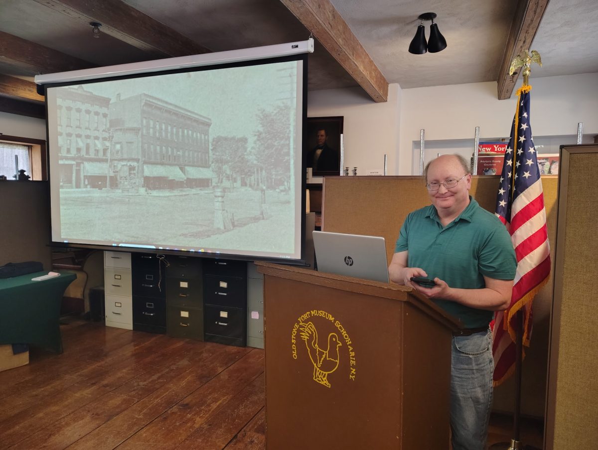 Loyalist History Packs the House at Old Stone Fort