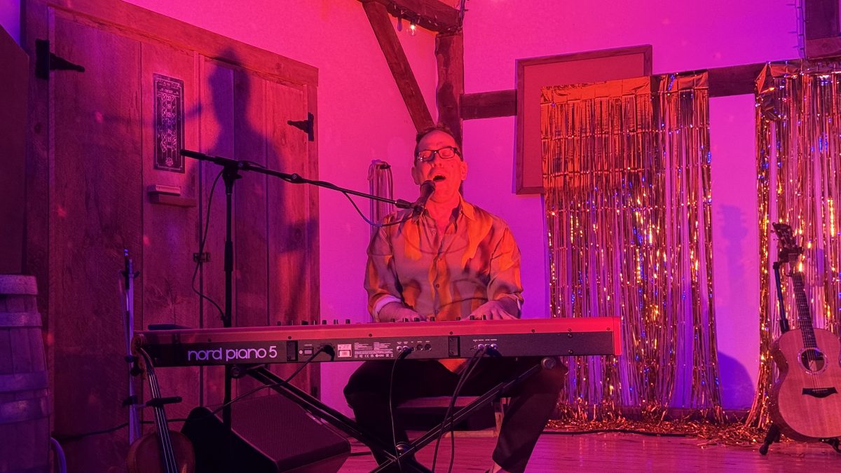 Shaye Cabaret of Joy Obvious Brings Warmth and Laughter to Andes