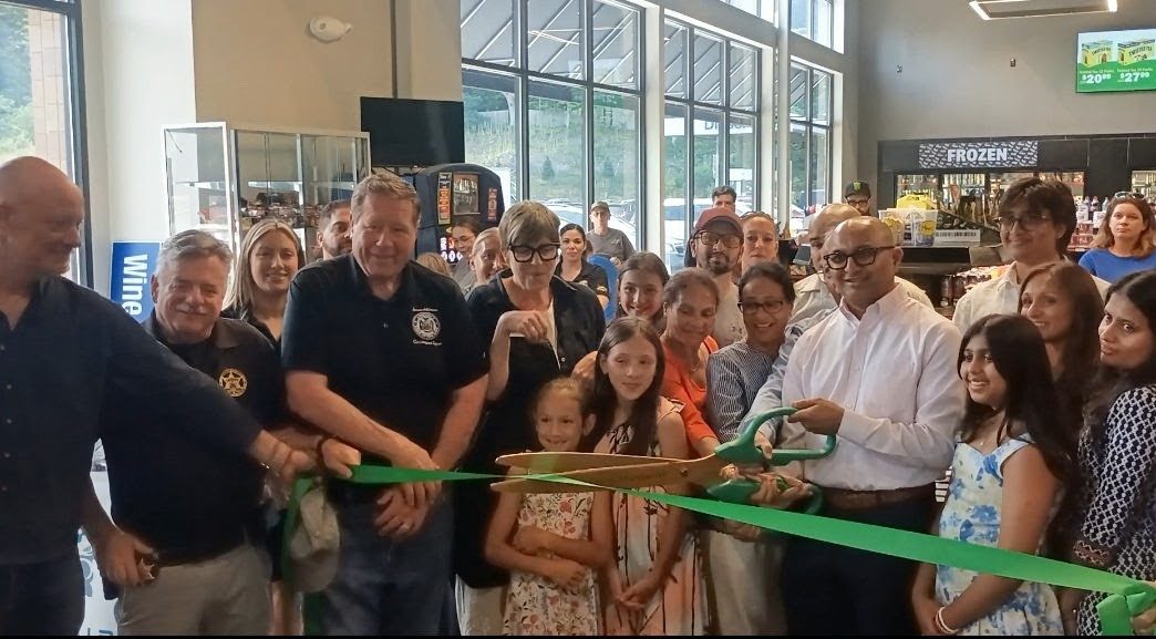 South Cairo Country Store Celebrates Ribbon Cutting