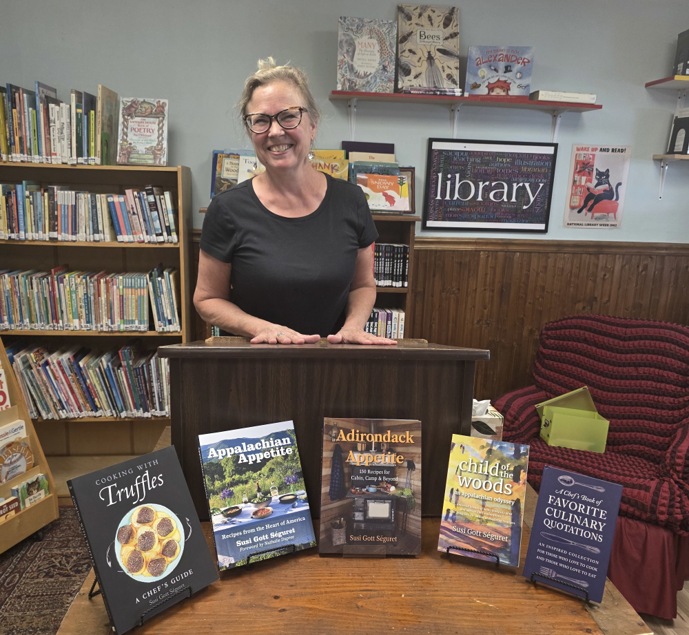 Author Susi Gott Seguret Draws Enthusiastic Crowd to Hobart Exchange