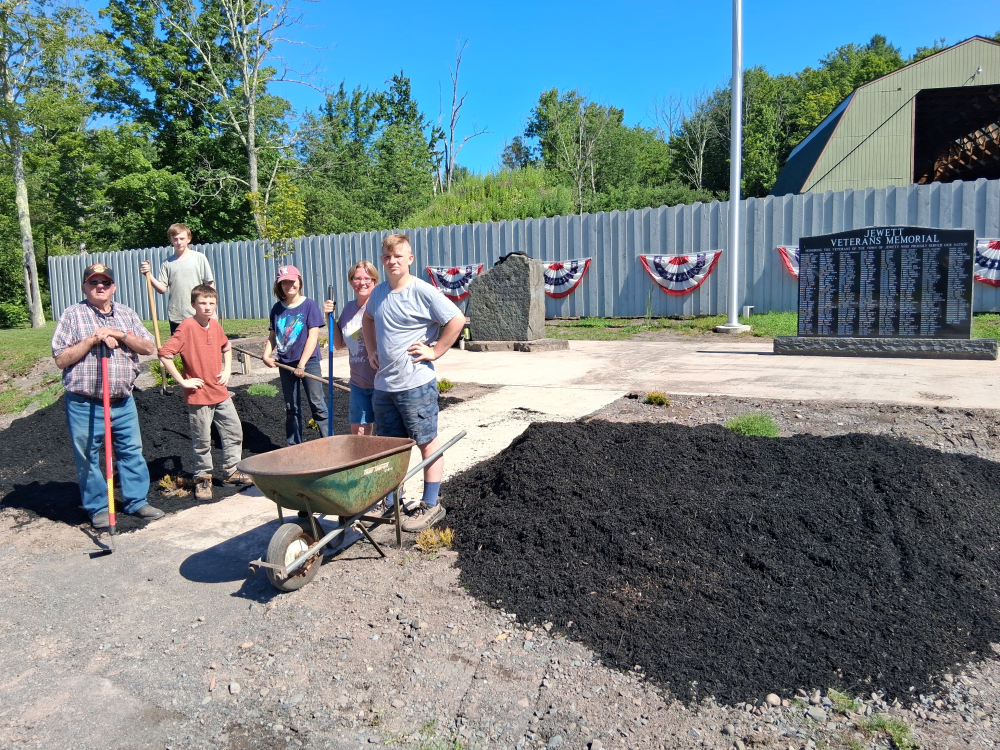 Youngsters Clean Up Veteran’s Monument in Jewett