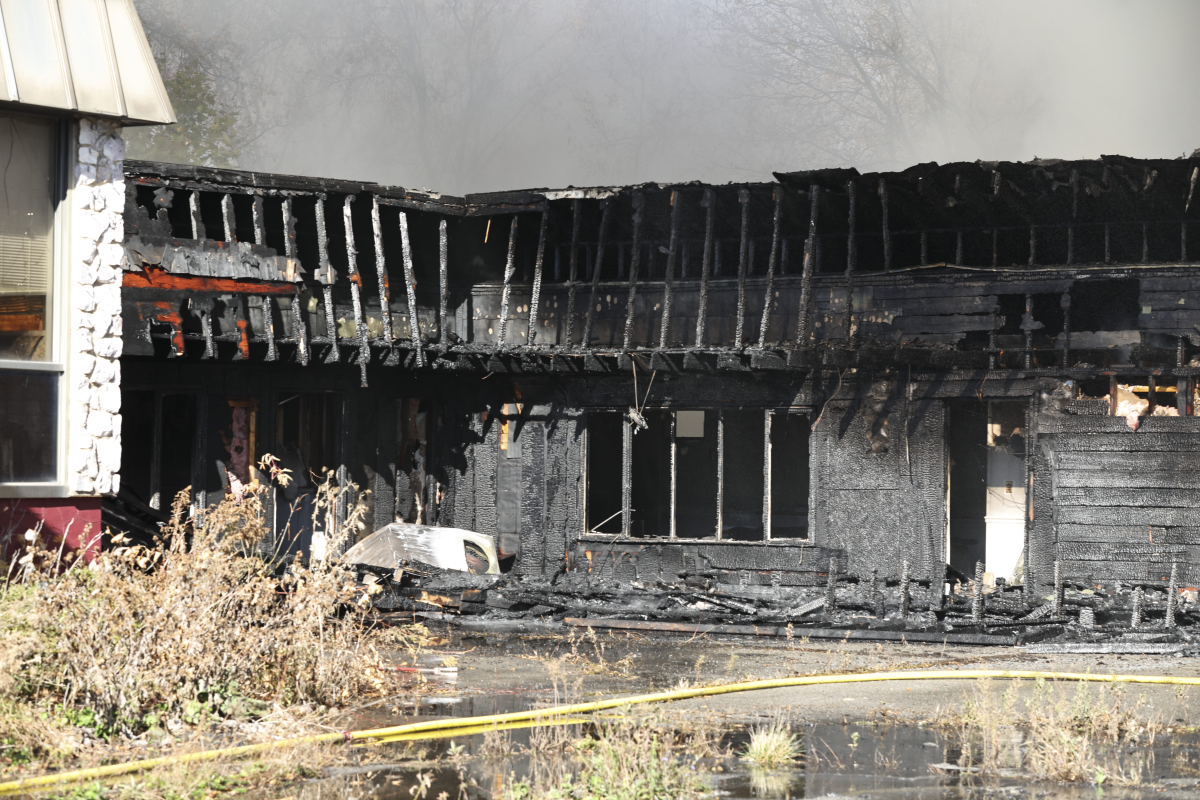 Mayor Thanks CFD, CPD Amidst Motel Fire Photo