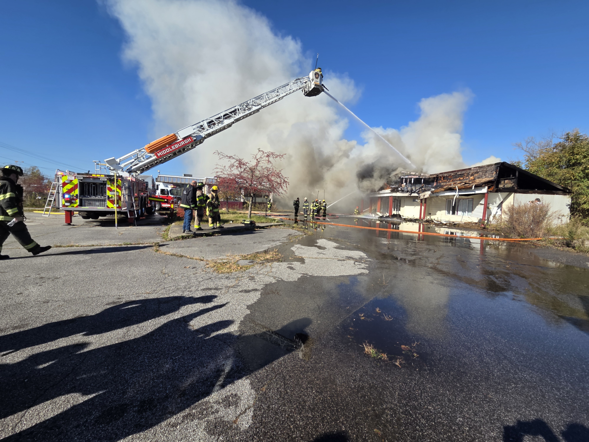 Mayor Thanks CFD, CPD Amidst Motel Fire Photo