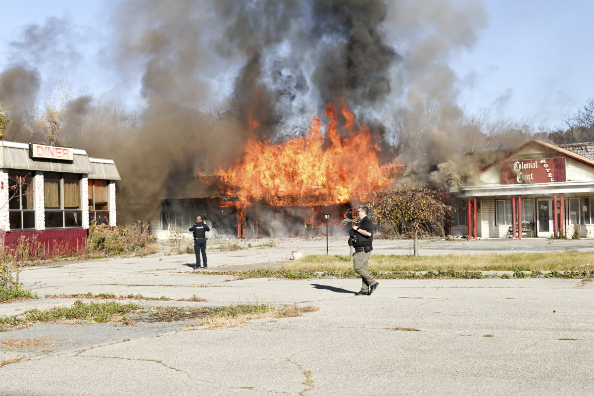 Mayor Thanks CFD, CPD Amidst Motel Fire Photo