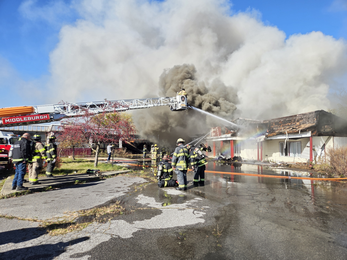 Mayor Thanks CFD, CPD Amidst Motel Fire Photo