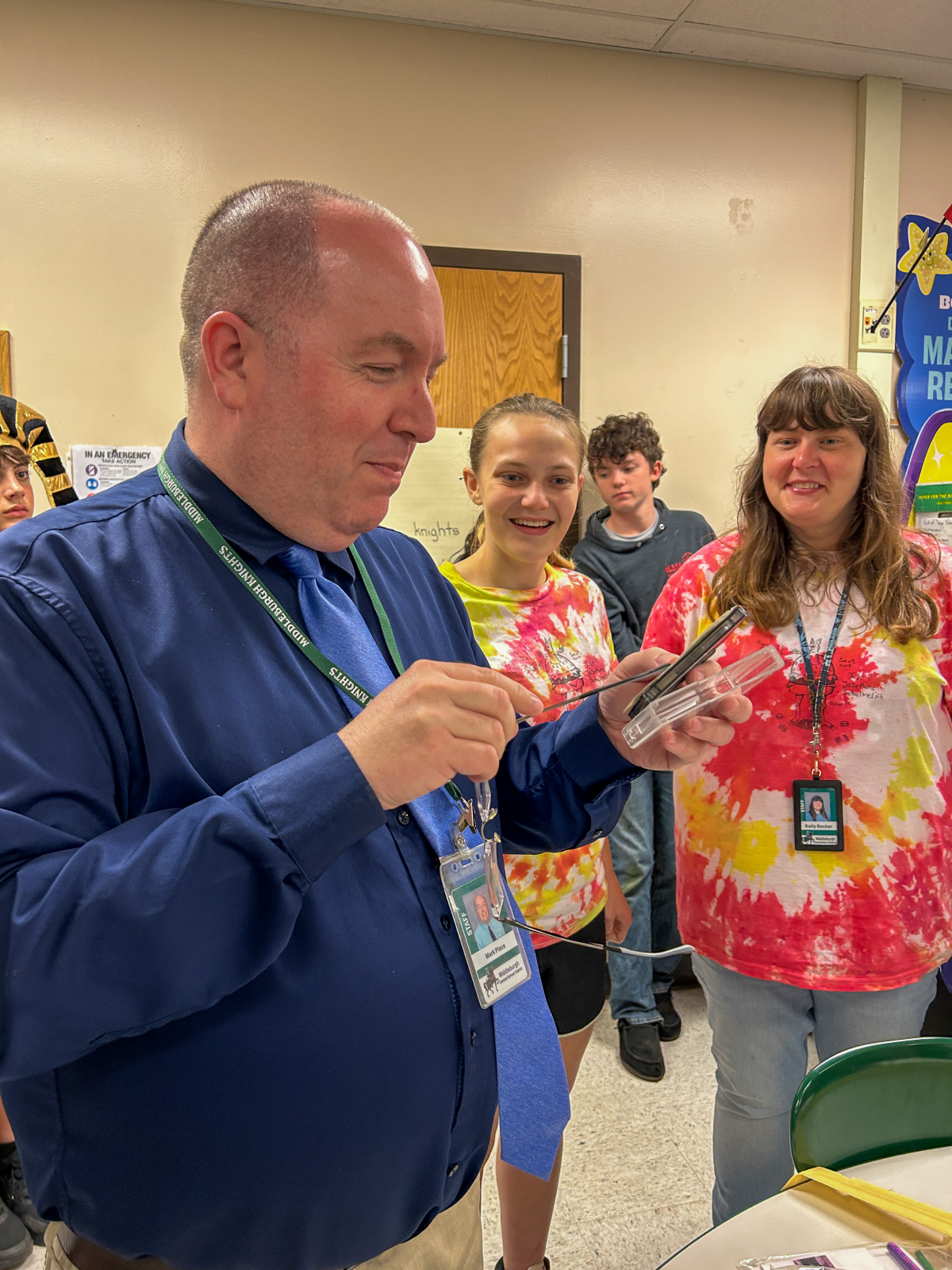 MCS Students Open 1976 Time Capsule Photo